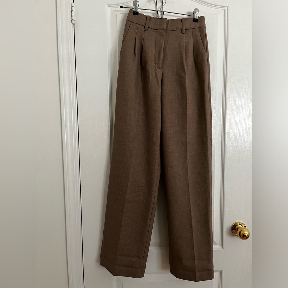 Aritzia Effortless Pant